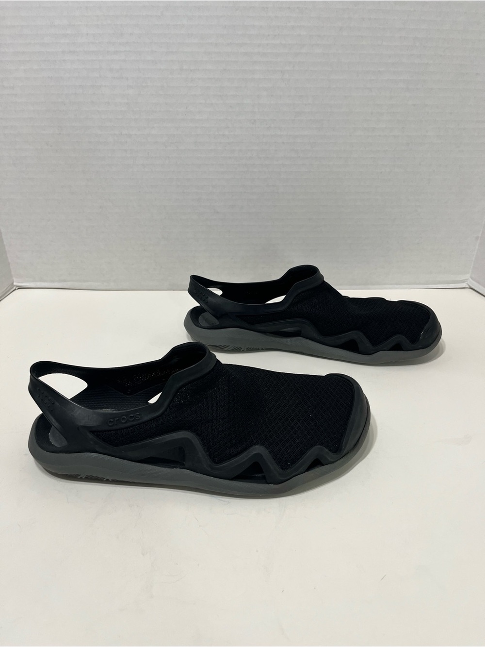 Crocs Swiftwater Mesh Wave Mens size 8 Water Shoe Black/Slate Grey